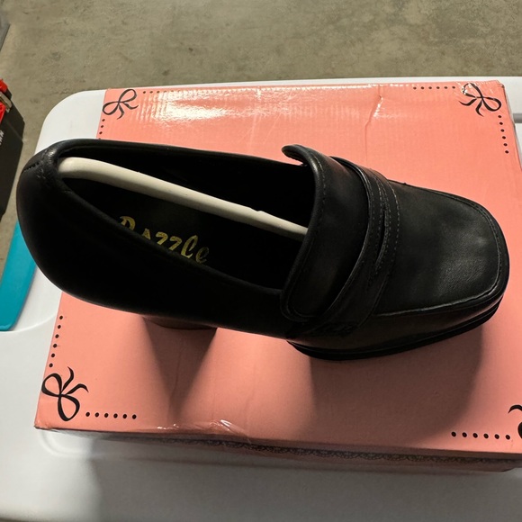 DOLLS KILL-Platform Loafers. - Picture 4 of 8